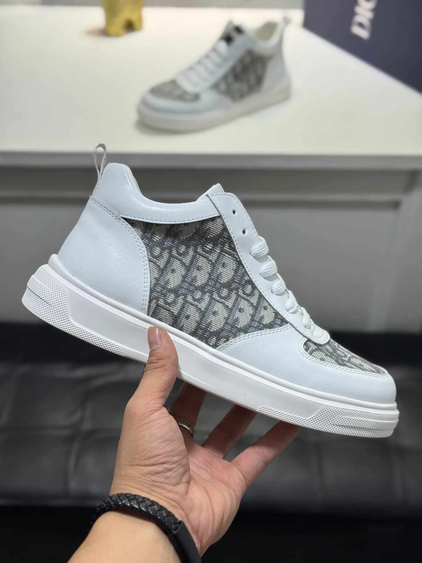 Men's men's shoes 💰420 [New model] 🌂🌂Dior (Dior) 🆕 mid-top B02 casual shoes, carefully made of first-layer cowhide with canvas, comfortable and breathable ~ rubber sole, enhances style. Fashionable and versatile, it can complement any look. Featuring an exquisite design that is uniquely dynamic and modern, this shoe is part of Dior's legacy and embodies modern elegance. Size: 38-44 (45 customized